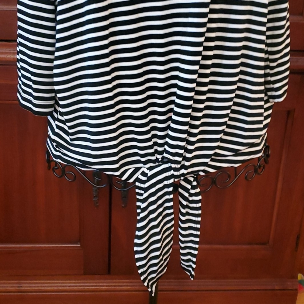 Chicos Travelers Front tie top size 3 or 16 - Picture 2 of 6